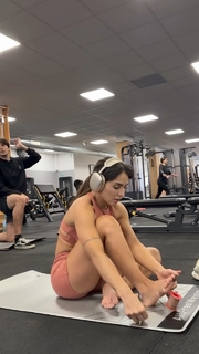 Giovanna Eburneo feet photo thumbnail