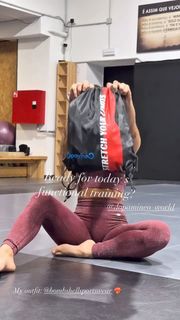 Giovanna Eburneo feet photo thumbnail