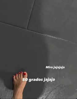 Giovanna Eburneo feet photo thumbnail