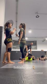 Giovanna Eburneo feet photo thumbnail