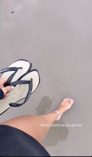 Giovanna Eburneo feet photo thumbnail