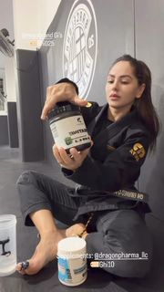 Giovanna Eburneo feet photo thumbnail