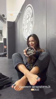 Giovanna Eburneo feet photo thumbnail