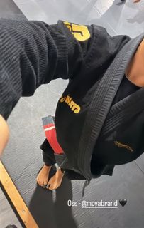 Giovanna Eburneo feet photo thumbnail