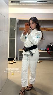 Giovanna Eburneo feet photo 4