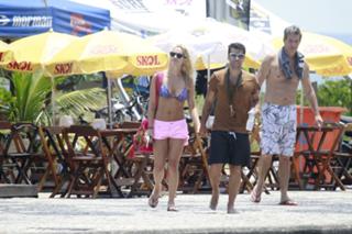 Giovanna Ewbank feet photo thumbnail