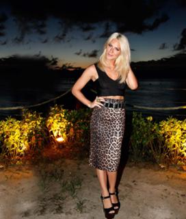 Giovanna Ewbank feet photo thumbnail