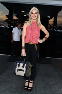 Giovanna Ewbank feet photo thumbnail