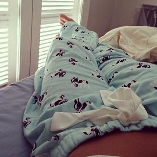 Giovanna Ewbank feet photo thumbnail