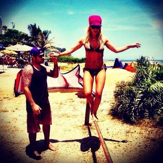 Giovanna Ewbank feet photo thumbnail