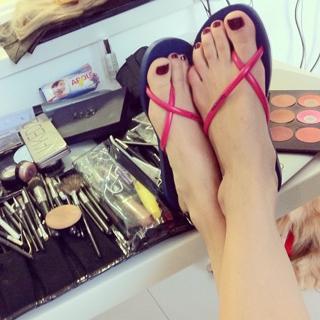 Giovanna Ewbank feet photo thumbnail