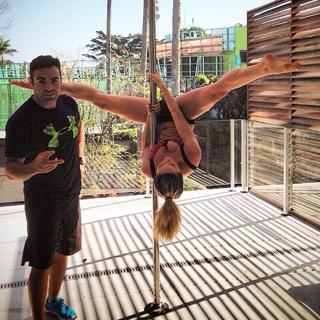 Giovanna Ewbank feet photo thumbnail