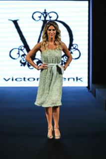 Giovanna Ewbank feet photo thumbnail