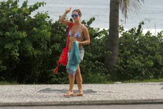 Giovanna Ewbank feet photo thumbnail