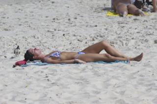 Giovanna Ewbank feet photo thumbnail