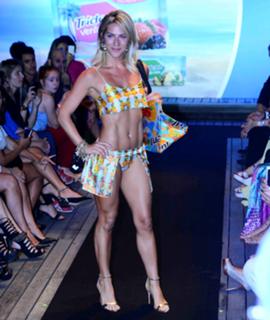 Giovanna Ewbank feet photo thumbnail