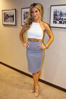 Giovanna Ewbank feet photo thumbnail