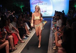 Giovanna Ewbank feet photo thumbnail