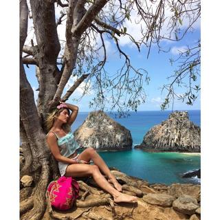 Giovanna Ewbank feet photo thumbnail