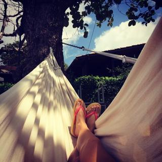 Giovanna Ewbank feet photo thumbnail