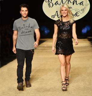 Giovanna Ewbank feet photo thumbnail