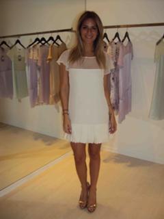 Giovanna Ewbank feet photo thumbnail