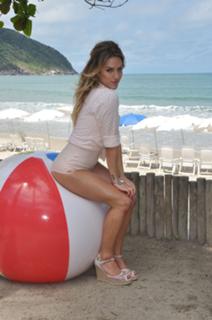 Giovanna Ewbank feet photo thumbnail