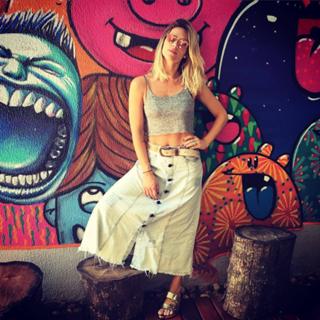 Giovanna Ewbank feet photo thumbnail