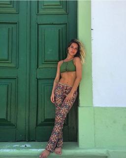 Giovanna Ewbank feet photo thumbnail