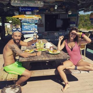 Giovanna Ewbank feet photo thumbnail