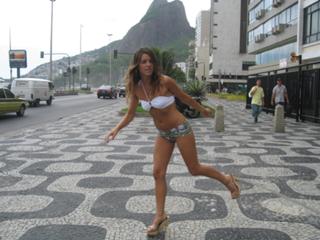 Giovanna Ewbank feet photo thumbnail