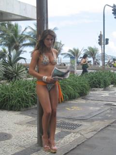 Giovanna Ewbank feet photo thumbnail