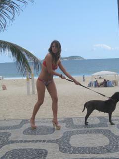 Giovanna Ewbank feet photo thumbnail