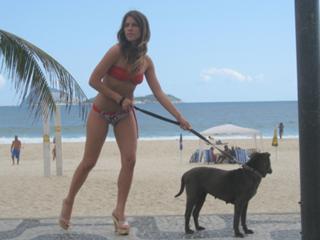 Giovanna Ewbank feet photo thumbnail