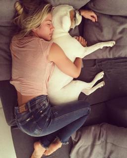 Giovanna Ewbank feet photo thumbnail