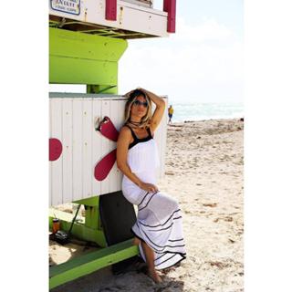 Giovanna Ewbank feet photo thumbnail