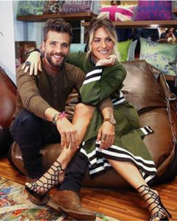 Giovanna Ewbank feet photo thumbnail