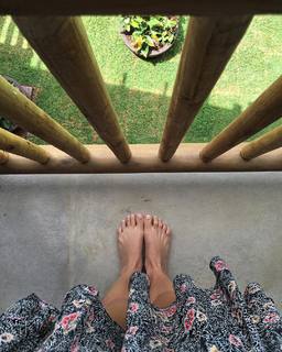 Giovanna Ewbank feet photo thumbnail