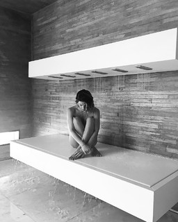 Giovanna Ewbank feet photo thumbnail