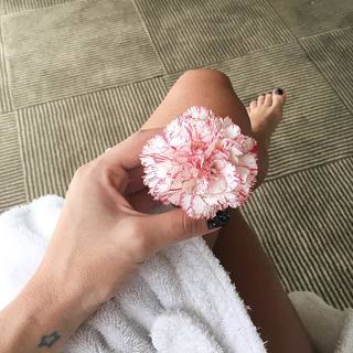 Giovanna Ewbank feet photo thumbnail