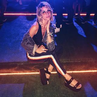 Giovanna Ewbank feet photo thumbnail
