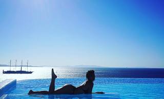 Giovanna Ewbank feet photo thumbnail