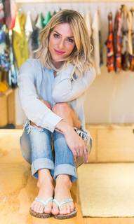 Giovanna Ewbank feet photo thumbnail
