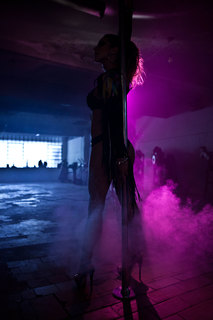 Giovanna Ewbank feet photo thumbnail