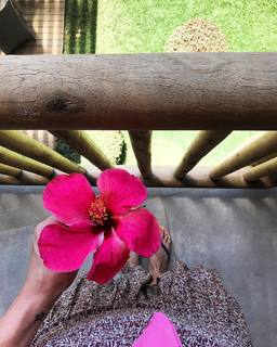 Giovanna Ewbank feet photo thumbnail