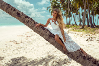 Giovanna Ewbank feet photo thumbnail