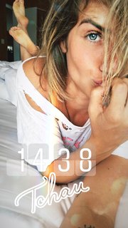 Giovanna Ewbank feet photo thumbnail