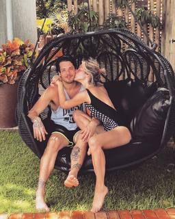 Giovanna Ewbank feet photo thumbnail