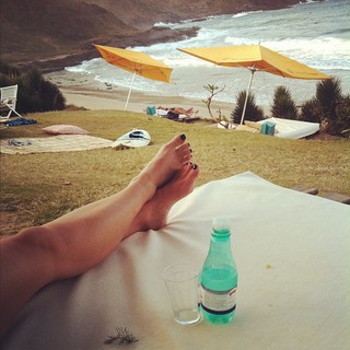 Giovanna Ewbank feet photo thumbnail