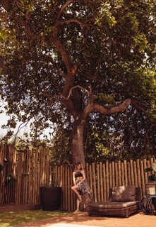 Giovanna Ewbank feet photo thumbnail